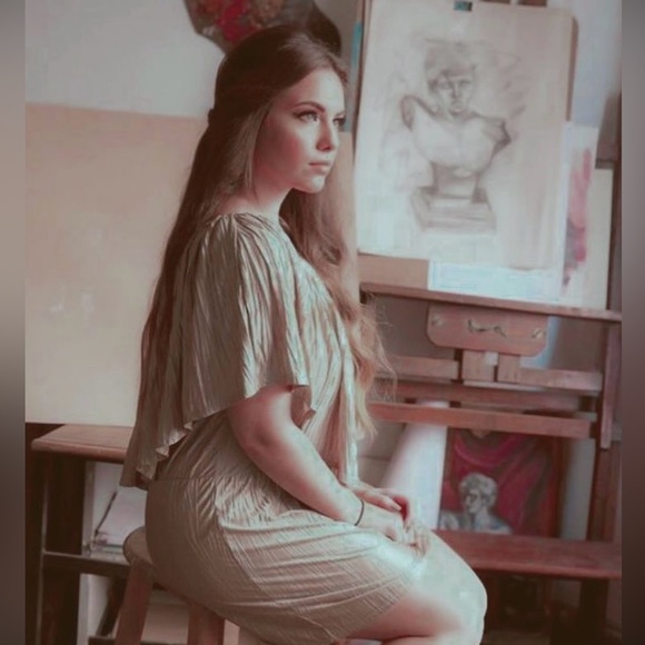 Meet your Posher✨Isla M. - Picture 3 of 3